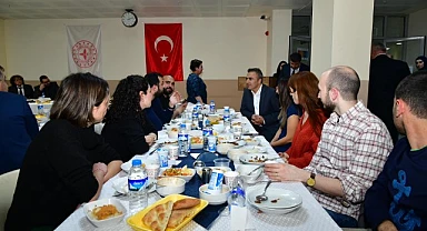 Vali Çiçek, Tıp Bayramı'nda sağlık çalışanlarıyla iftar açtı