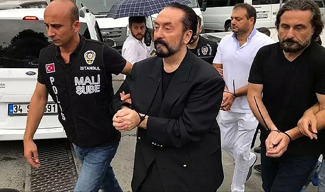 Van sürgününün perde arkası! Oktar kadın avukatlarla görüşürken kamera açıları değiştirilmiş