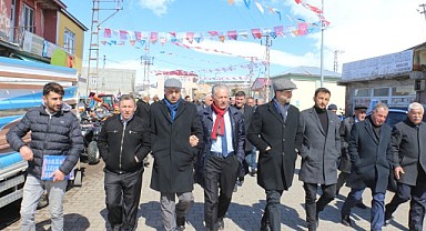 Vekil İncesu, Hanak halkıyla buluşarak CHP adayını destekledi