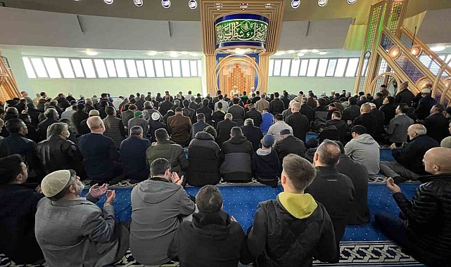 11 ayın sultanı Ramazan, bayram namazıyla uğurlandı