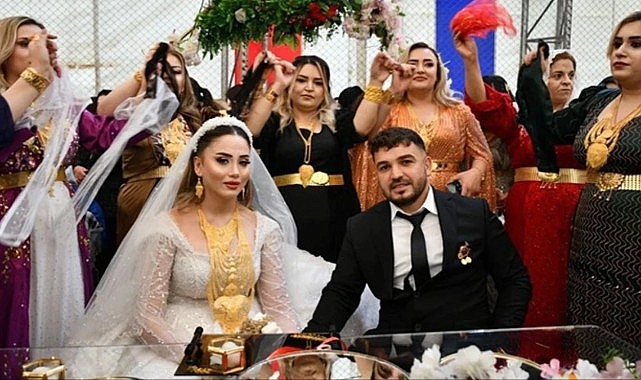 2 gün 2 gece süren aşiret düğününde 2 milyon liralık takı takıldı