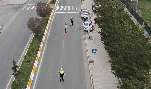 Ağrı'da Ramazan Bayramı trafik denetimleri dron ile desteklendi
