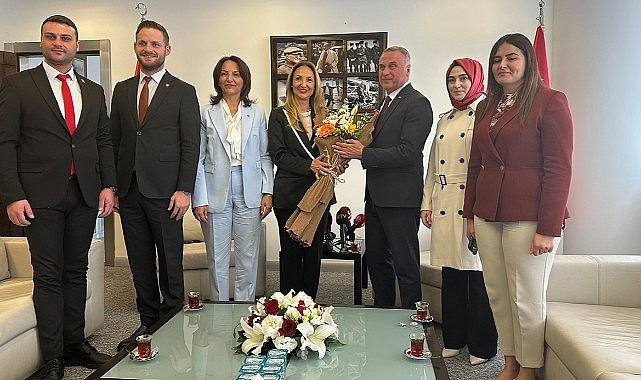 AK Parti heyetinden CHP’ye bayram ziyareti