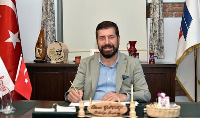 AK Partili eski Belediye Başkanı Ekrem Yavaş'tan tepki çeken paylaşım: Çekilin aç Türkler tatilden dönüyor