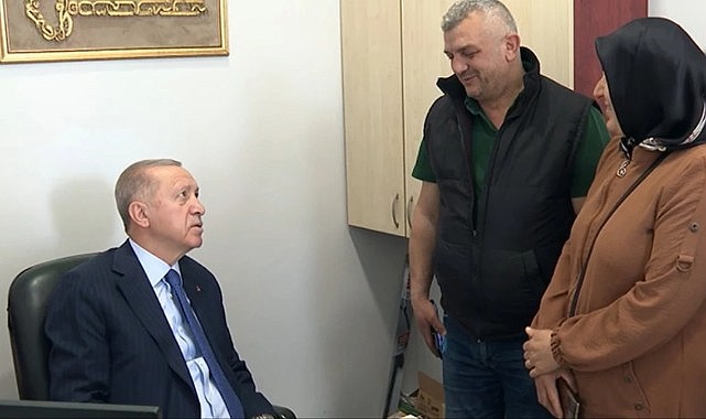 Akaryakıt istasyonuna uğrayan Cumhurbaşkanı Erdoğan vatandaşa sigarayı bıraktırdı