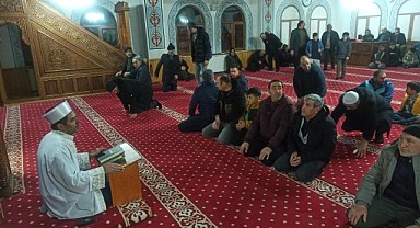Ardahan'da bayram namazında camiler doldu taştı