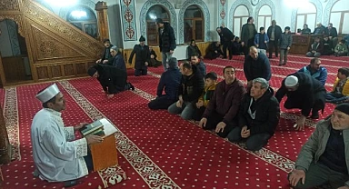 Ardahan'da bayram namazında camiler doldu taştı