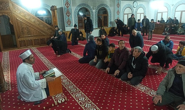 Ardahan'da bayram namazında camiler doldu taştı