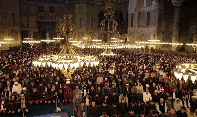 Ayasofya-i Kebir Cami-i Şerifi’nde bayram namazı