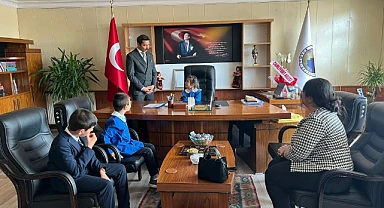 Başkan Çamlıyurt koltuğunu çocuk başkanlara devretti