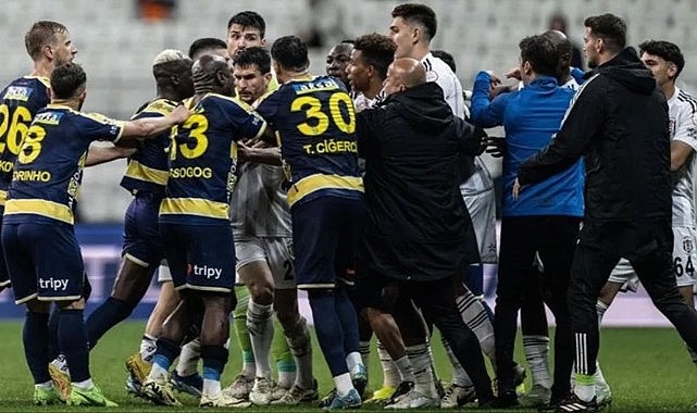 Beşiktaş Ankaragücü maçında futbolcular birbirine girdi