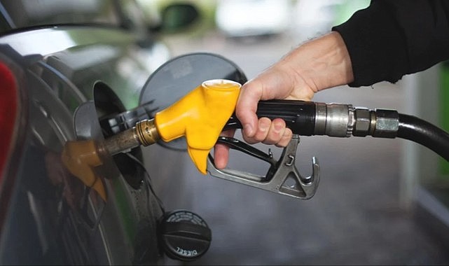Bu gece yarısından itibaren motorine 1 lira 17 kuruş indirim gelmesi bekleniyor
