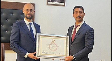 Damal Belediye başkanı Çamlıyurt mazbatasını aldı