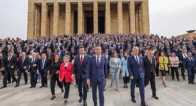 CHP'li Belediye Başkanları ATA'nın huzurunda