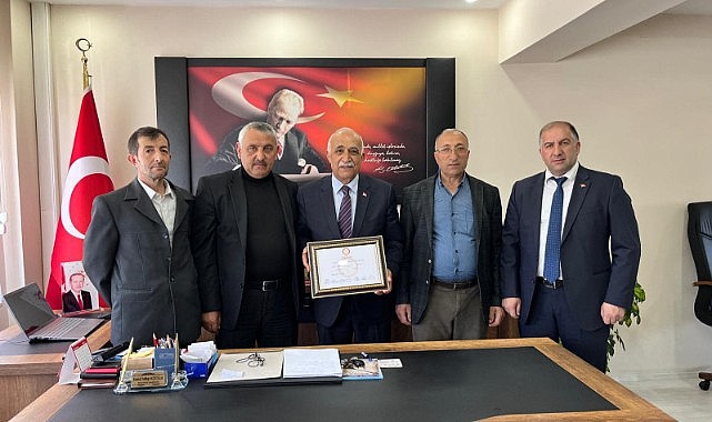 Çıldır Belediye başkanı Azizoğlu mazbatasını aldı