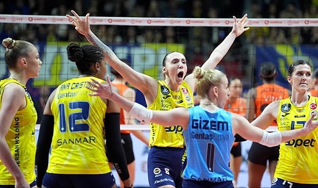Eczacıbaşı'nı 3-0 mağlup eden Fenerbahçe Opet, Sultanlar Ligi'nde ikinci kez şampiyon