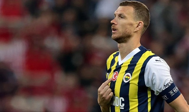 Edin Dzeko'dan Olympiakos tribünlerine bomba hareket