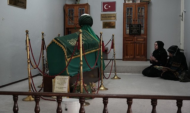 Evin içinde bulunan türbe vatandaşların dikkatini çekiyor