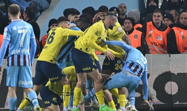 Fenerbahçe derbisinde çıkan olaylar nedeniyle Trabzonspor'a 6 maç seyircisiz oynama cezası verildi