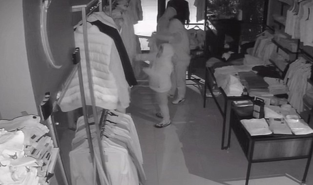 Hırsızlığın bu kadarına da pes: Müşteri gibi önce denediler sonra çaldılar