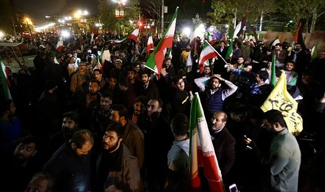 İran'ın İsrail'e saldırısı Tahran'da coşkuyla kutlandı!
