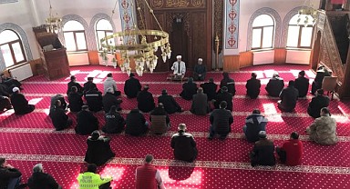 Kadir Gecesinde camiler doldu taştı