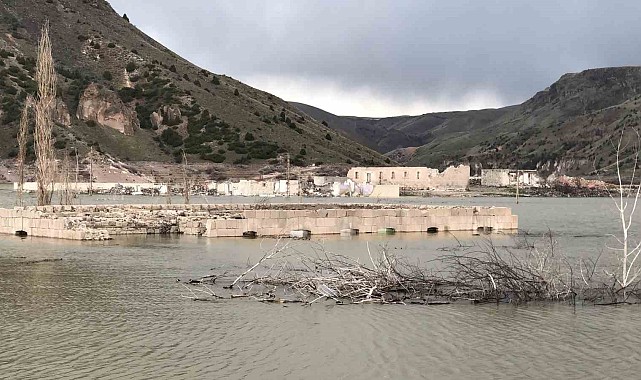 Kars'ta baraj kapakları kapandı, eski köy sular altında kaldı