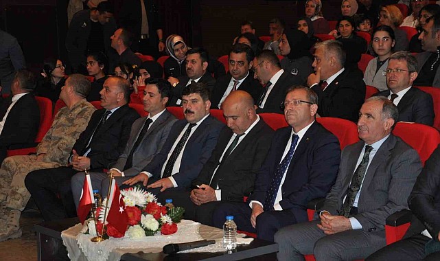 Kars'ta kitap okuyanlar ödüllendirildi