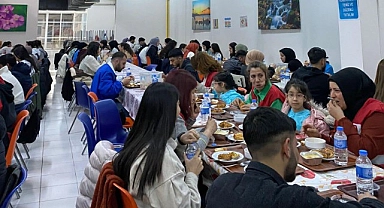 Kızılay, öğrencilere iftar yemeği verdi