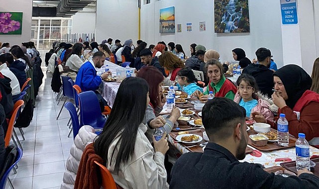 Kızılay, öğrencilere iftar yemeği verdi