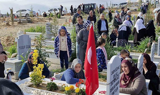Malatya'da mezarlıkta hüzünlü bayram