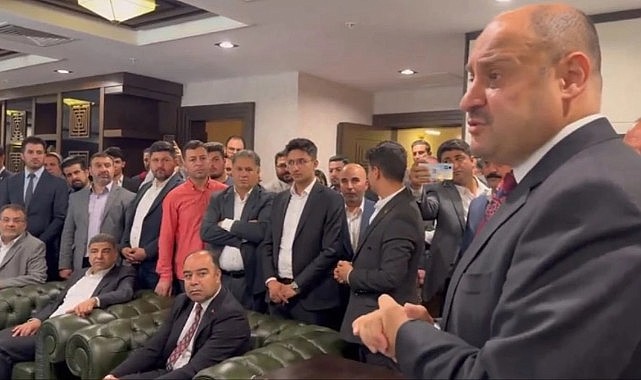 Mehmet Kasım Gülpınar hızlı başladı! Tebrik için gelen personeli "Hadi görevinizin başına" diyerek gönderdi