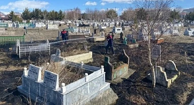 Mezarlıkta çıkan yangın büyümeden söndürüldü