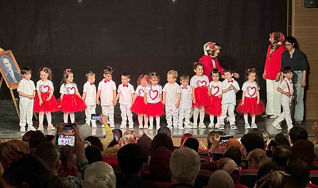 Miniklerin gösterisi büyük beğeni aldı