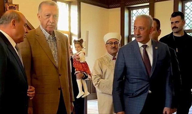 Nerede olduğu merak ediliyordu! Cumhurbaşkanı Erdoğan'ın bayram fotoğrafını AK Parti'li vekil paylaştı