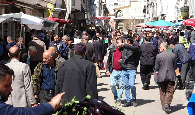 Normalleşen Van'da bayram alışverişi hareketliliği