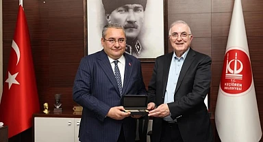 Öğüt, Keçiören Belediye başkanına hayırlı olsun ziyaretinde bulundu