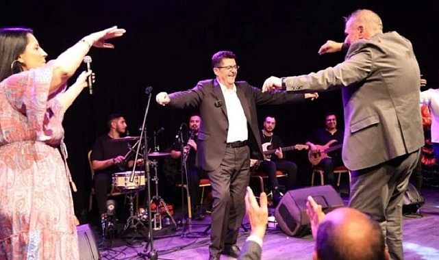 Orhan Çerkez, seçimin stresini roman havasıyla attı