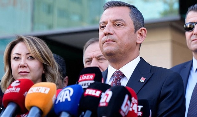 Özgür Özel: Saçlarımı boyatmadım sadece kestirdim, fotoğraf açılarından dolayı farklı çıkmış