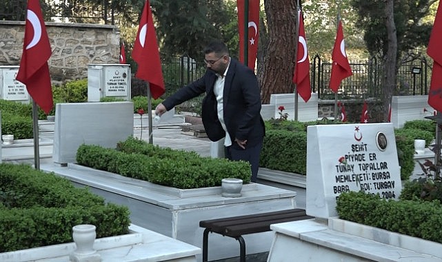 Şehitlikte hüzünlü bayram