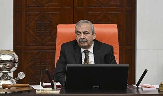 Sırrı Süreyya Önder, TBMM'de oturumu yönetirken rahatsızlandı