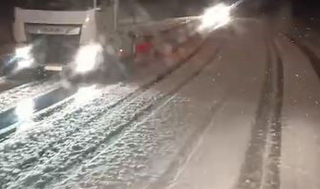 Tendürek Geçidi'nde ulaşıma kar engeli