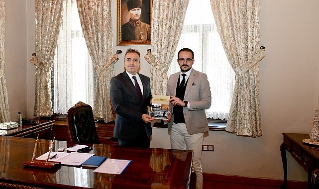 Vali Çiçek'e Veteriner Hekim Saraçoğlu'ndan özel hediye