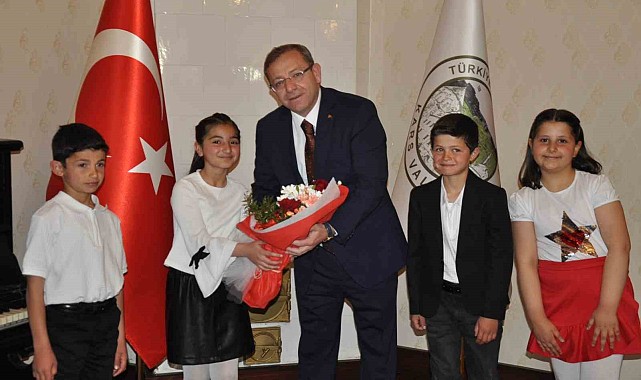 Vali koltuğuna oturdu, okuna park istedi