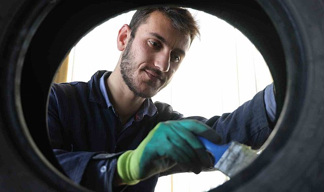 Yasak kalkınca vatandaşlar oto lastikçilerde yoğunluk oluşturdu