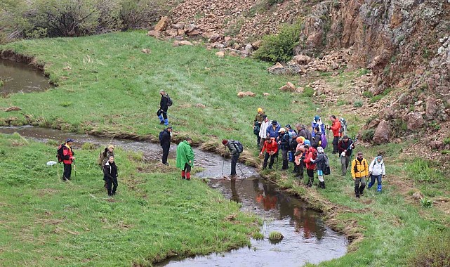 18 kilometrelik yürüyüşte yağmur çamur dinlemediler