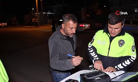 Alkolden ehliyetine el konuldu, “Nasıl yapacağız?” diye polise sordu