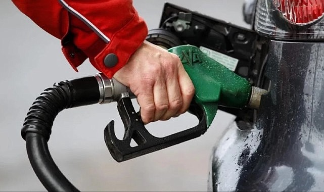 Araç sahiplerine güzel haber! Benzine gece yarısı 1 lira 38 kuruş indirim geldi