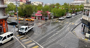 Ardahan'da fındık büyüklüğünde dolu yağdı