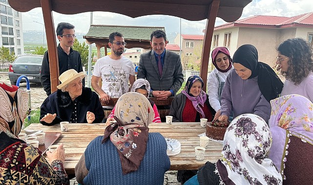 Ardahan'da huzurevi sakinlerinin doğum günleri kutlandı